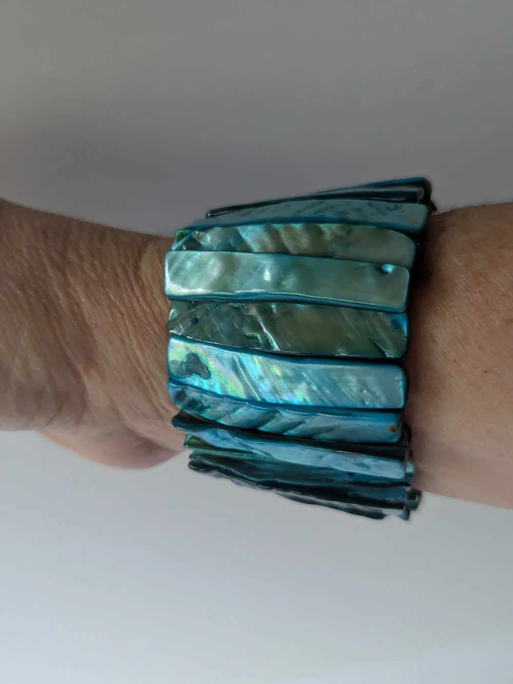 Turquoise Blue Shell Chip Stretch Bracelet